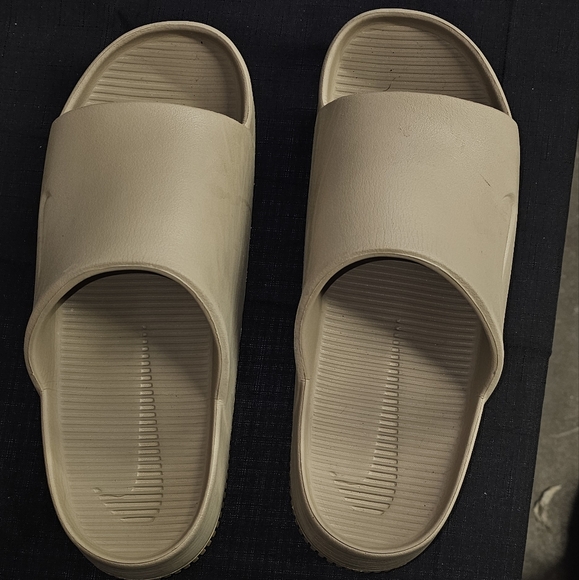 Nike Calm Slide Sandals - Enjoy a calm, comfortable experience—textured footbed. - Picture 2 of 3